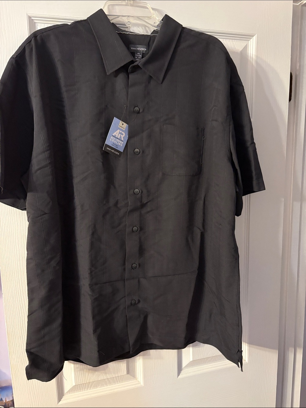 Van Heusen Black Short-Sleeve Button-Down Shirt